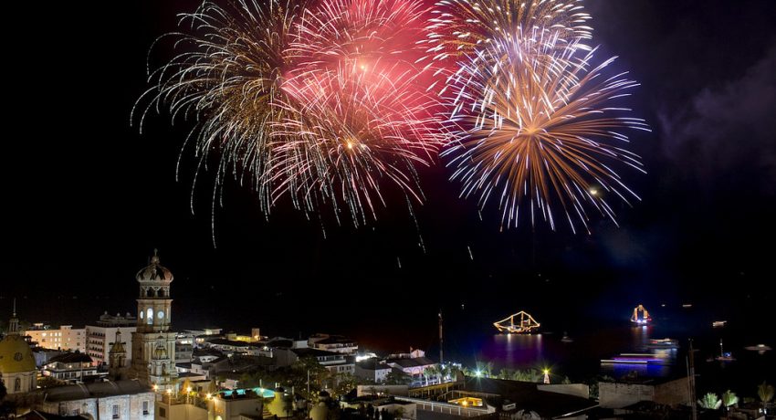fireworks-puerto-vallarta-featured