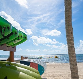 La playa de Garza Blanca en Cancún, Costa Mujeres, es el rincón secreto del Caribe mexicano. Disfruta de vistas espectaculares en nuestra galería de fotos.