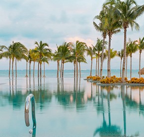 La playa de Garza Blanca en Cancún, Costa Mujeres, es el rincón secreto del Caribe mexicano. Disfruta de vistas espectaculares en nuestra galería de fotos.