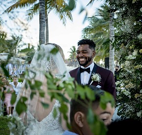 Inspírate con momentos reales de bodas capturados en Garza Blanca Cancún. Vistas al mar, decoración elegante y recuerdos atemporales te esperan.
