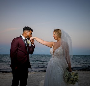 Inspírate con momentos reales de bodas capturados en Garza Blanca Cancún. Vistas al mar, decoración elegante y recuerdos atemporales te esperan.