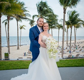 Inspírate con momentos reales de bodas capturados en Garza Blanca Cancún. Vistas al mar, decoración elegante y recuerdos atemporales te esperan.