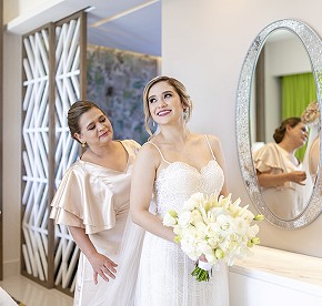 Inspírate con momentos reales de bodas capturados en Garza Blanca Cancún. Vistas al mar, decoración elegante y recuerdos atemporales te esperan.