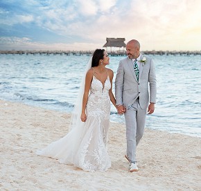 Inspírate con momentos reales de bodas capturados en Garza Blanca Cancún. Vistas al mar, decoración elegante y recuerdos atemporales te esperan.