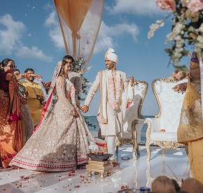 Inspírate con momentos reales de bodas capturados en Garza Blanca Cancún. Vistas al mar, decoración elegante y recuerdos atemporales te esperan.