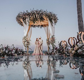 Inspírate con momentos reales de bodas capturados en Garza Blanca Cancún. Vistas al mar, decoración elegante y recuerdos atemporales te esperan.