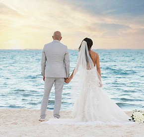 Inspírate con momentos reales de bodas capturados en Garza Blanca Cancún. Vistas al mar, decoración elegante y recuerdos atemporales te esperan.