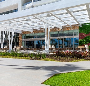 Nuestra galería revela los secretos de los restaurantes de Garza Blanca Cancún. Admira las vistas panorámicas y platos exquisitos que te esperan.