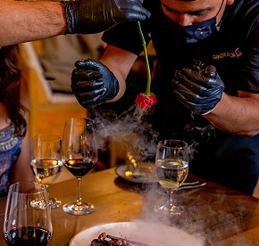 Nuestra galería revela los secretos de los restaurantes de Garza Blanca Cancún. Admira las vistas panorámicas y platos exquisitos que te esperan.