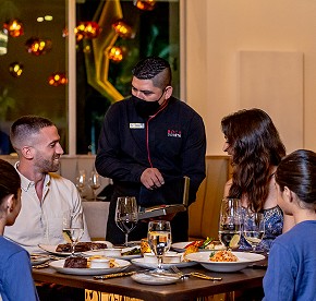 Nuestra galería revela los secretos de los restaurantes de Garza Blanca Cancún. Admira las vistas panorámicas y platos exquisitos que te esperan.