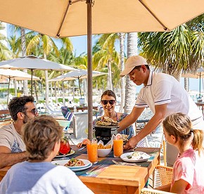 Nuestra galería revela los secretos de los restaurantes de Garza Blanca Cancún. Admira las vistas panorámicas y platos exquisitos que te esperan.