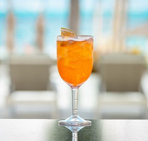 Nuestra galería revela los secretos de los restaurantes de Garza Blanca Cancún. Admira las vistas panorámicas y platos exquisitos que te esperan.