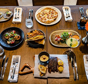 Nuestra galería revela los secretos de los restaurantes de Garza Blanca Cancún. Admira las vistas panorámicas y platos exquisitos que te esperan.