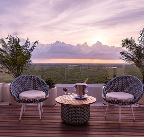 Explora nuestro rooftop a través de una galería de fotos deslumbrante. Descubre vistas panorámicas impresionantes y momentos inolvidables en Cancún.