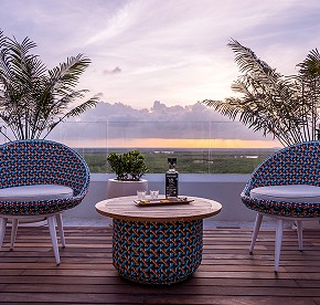 Explora nuestro rooftop a través de una galería de fotos deslumbrante. Descubre vistas panorámicas impresionantes y momentos inolvidables en Cancún.