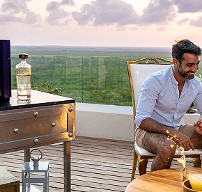Explora nuestro rooftop a través de una galería de fotos deslumbrante. Descubre vistas panorámicas impresionantes y momentos inolvidables en Cancún.