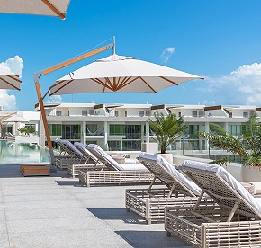 Explora nuestro rooftop a través de una galería de fotos deslumbrante. Descubre vistas panorámicas impresionantes y momentos inolvidables en Cancún.