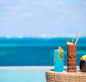 Explora nuestro rooftop a través de una galería de fotos deslumbrante. Descubre vistas panorámicas impresionantes y momentos inolvidables en Cancún.