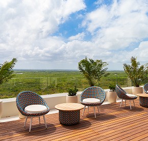 Explora nuestro rooftop a través de una galería de fotos deslumbrante. Descubre vistas panorámicas impresionantes y momentos inolvidables en Cancún.