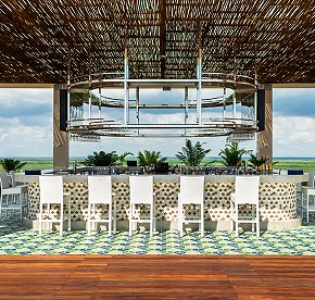 Explora nuestro rooftop a través de una galería de fotos deslumbrante. Descubre vistas panorámicas impresionantes y momentos inolvidables en Cancún.