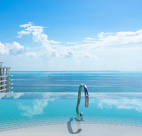 Explora nuestro rooftop a través de una galería de fotos deslumbrante. Descubre vistas panorámicas impresionantes y momentos inolvidables en Cancún.
