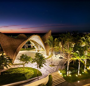 Descubre TierraLuna Cancún, donde los espacios al aire libre te invitan a conectarte con la naturaleza y explorar los vibrantes paisajes del Caribe. Ideal para los amantes de la aventura.
