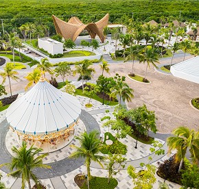 Descubre TierraLuna Cancún, donde los espacios al aire libre te invitan a conectarte con la naturaleza y explorar los vibrantes paisajes del Caribe. Ideal para los amantes de la aventura.