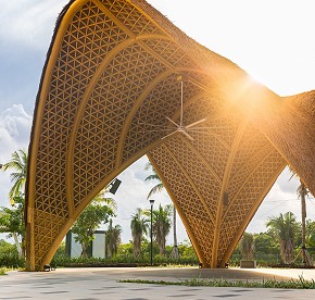 Descubre TierraLuna Cancún, donde los espacios al aire libre te invitan a conectarte con la naturaleza y explorar los vibrantes paisajes del Caribe. Ideal para los amantes de la aventura.